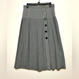 Chic Black and White Midi Skirt
